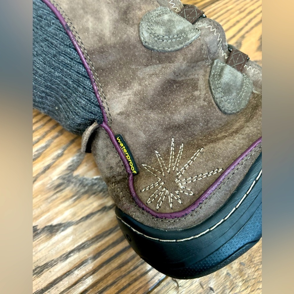 Clark’s Privo waterproof Eskimo boots. 8.5 - Picture 6 of 9